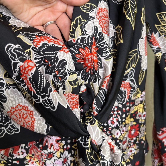 Free People Black/Floral Print Top - Picture 4 of 8